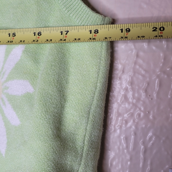 MM By My Michelle Women's Retro Daisy Printed Sweater Vest Size M Green - Picture 5 of 7
